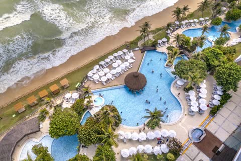 Piscinas do Serhs Natal Grand Hotel à beira-mar